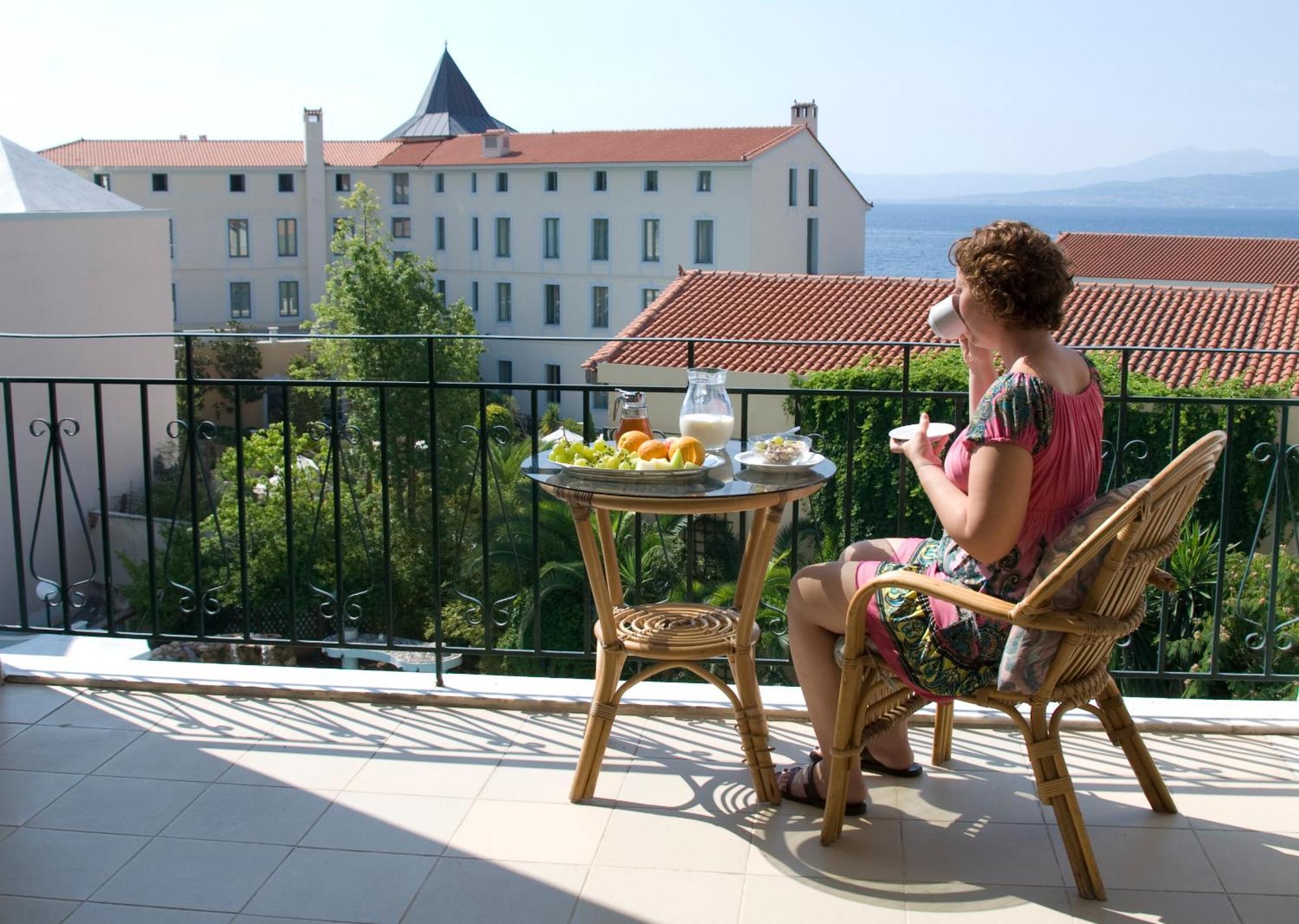 Kentrikon Hotel & Spa Loutra Aidhipsou Exteriör bild