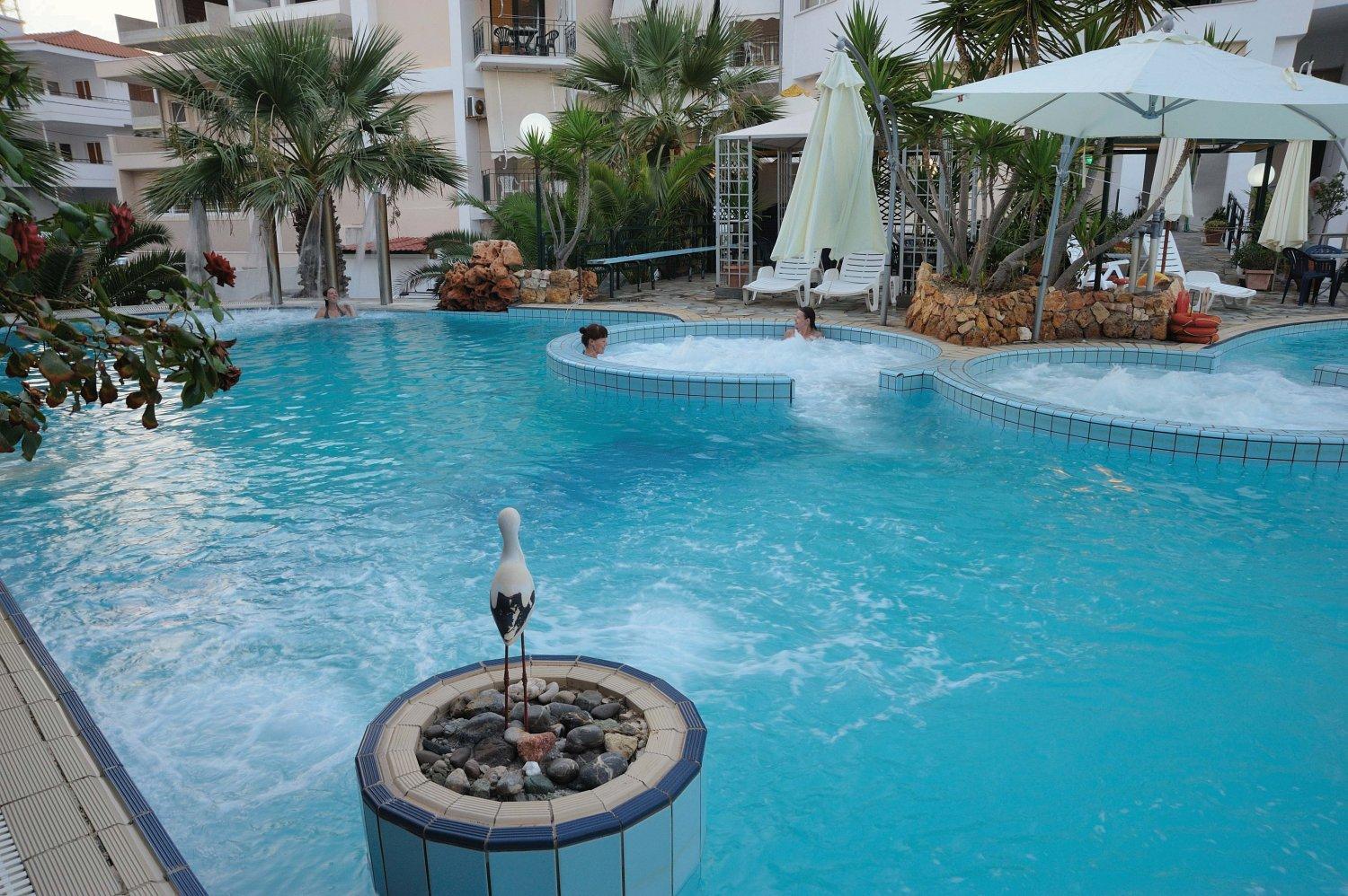 Kentrikon Hotel & Spa Loutra Aidhipsou Exteriör bild